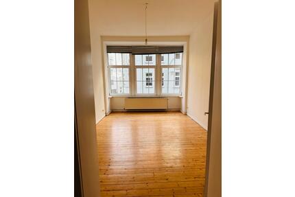 Schöne und Helle 2-Zimmer Altbauwohnung mit Potential - Hannover Südstadt