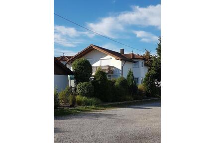 Schöne, helle 3-Zimmer-Wohnung mit Balkon teilmöbliert - Utting am Ammersee