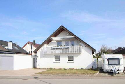 Viel Platz für Familie oder Mehrgenerationen: Haus mit Garten, Loggia und Stellplatzmöglichkeiten - Wolfschlugen