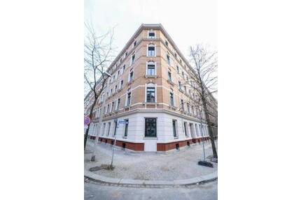 Viel Platz im Dachgeschoss! + Parkett + Lift + Wanne & Dusche + 13 m² Dachloggia + große Küche - Leipzig Volkmarsdorf