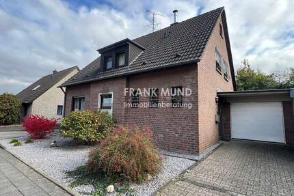 Freistehendes Einfamilienhaus mit Garage in Ortskernlage von 41189 Mönchengladbach-Wickrath