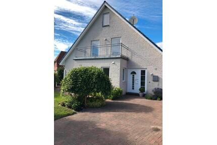 Einfamilienhaus mit Garage und Stellplätzen - Witzwort