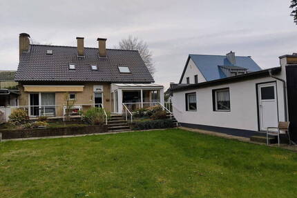 Freistehendes Einfamilienhaus mit Einliegerwohnung - provisionsfrei - Ratingen-Lintorf