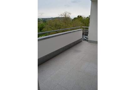 Helle sanierte 3 Zi.- Whg. mit Doppelbalkon im 1.OG, in genialer bevorzugter Lage von Margetshöchheim mit Mainblick:-) !
