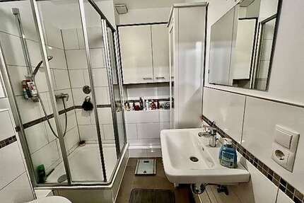 Wohnung zum Kaufen in Düsseldorf Heerdt 200.000,00 € 49.44 m² - Düsseldorf / Heerdt