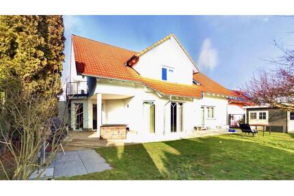 Wohnen + Vermieten: Modernes Einfamilienhaus mit Einliegerwohnung & eigener Sauna - Wertheim Auf der Bestenheider Höhe