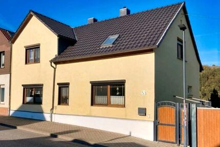 Doppelhaushälfte zu Verkaufen - 154.000,00&nbsp;EUR Kaufpreis, ca.&nbsp; 130,00&nbsp;m&sup2; in Ahlsdorf (PLZ: 06313)