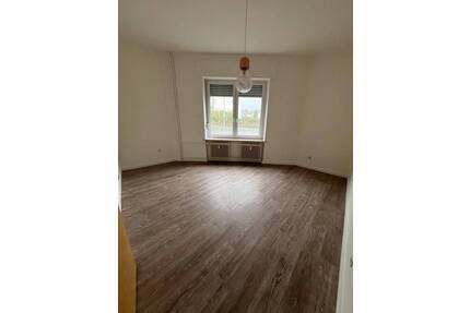 2-Zimmer Wohnung, stadtzentral, neue Küche, frisch renoviert, sofort verfügbar - Lüdenscheid