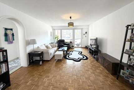 Beliebte Lage Stuttgart-West: Charmante 3,5-Zimmer-Wohnung mit Balkon & EBK