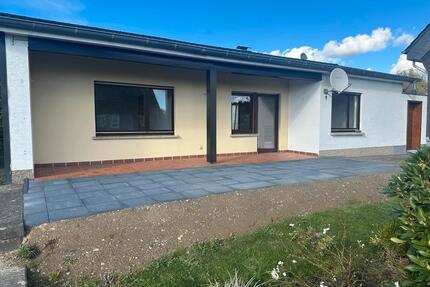 Bungalow, 50qm in Reichshof-Obersteimel, optional mit 2 Pferdebox