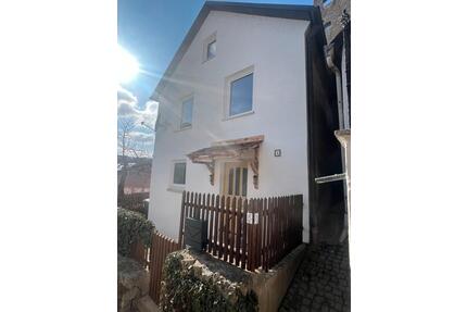 Kleines Haus Wohnung in Laaber mit Burgblick und Wintergarten