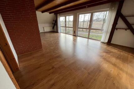 Großzügige 2,5-Zimmer-Wohnung mit idyllischer Lage am Teich - Lamstedt