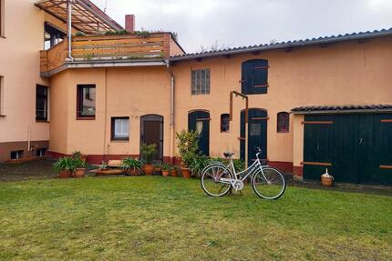 Charmante 3-Zimmer-Altbauwohnung mit großer Dachterrasse, Garage - Wesenberg