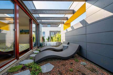 Architektur seiner Zeit voraus - Modernes Reihenendhaus mit Dachatrium am Riedberg (Altkönigblick) - Frankfurt am Main Kalbach-Riedberg