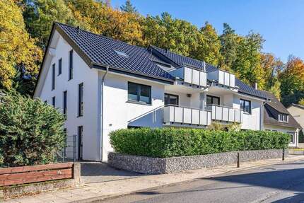 Hochwertige 2-Zimmer-Dachgeschosswohnung mit PKW-Stellplatz und großem Südwest-Balkon in begehrter Lage von Bielefeld-Gadderbaum