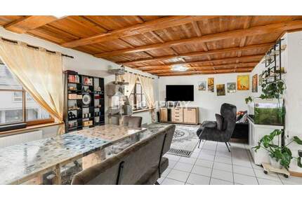 Großzügige 3-Zimmer-Etagenwohnung mit EBK und Garage - Gosheim