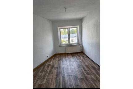 Dreizimmerwohnung mit 1-2 Kaltmieten Umzugshilfe in Auma Weidatal - Auma-Weidatal