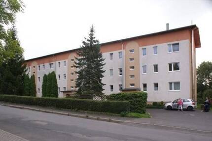3-Raum-Wohnung mit Balkon - 400,00&nbsp;EUR Kaltmiete, ca.&nbsp; 61,00&nbsp;m&sup2;&nbsp;Wohnfl&auml;che in Hildburghausen (PLZ: 98646)