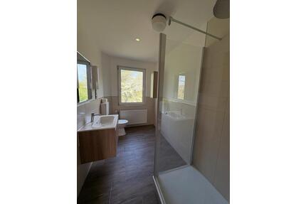 3,5 ZKB mit Dusche Dachgeschoss Wohnung mit Klimaanlage - Helpsen