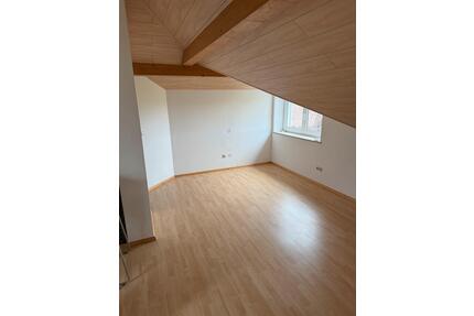 3 Zimmer Dachgeschosswohnung - 750,00&nbsp;EUR Kaltmiete, ca.&nbsp; 72,00&nbsp;m&sup2; in Kumhausen (PLZ: 84036)