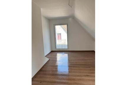 DHH in zentraler, ruhiger Lage - 1.140,00&nbsp;EUR Kaltmiete, ca.&nbsp; 95,00&nbsp;m&sup2; in Wolfsburg (PLZ: 38440)
