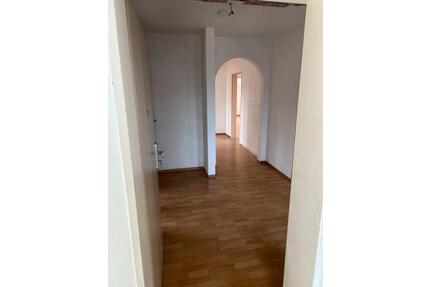 5 Zimmer Wohnung zu vermieten - 950,00&nbsp;EUR Kaltmiete, ca.&nbsp; 90,00&nbsp;m&sup2; in Dissen am Teutoburger Wald (PLZ: 49201)