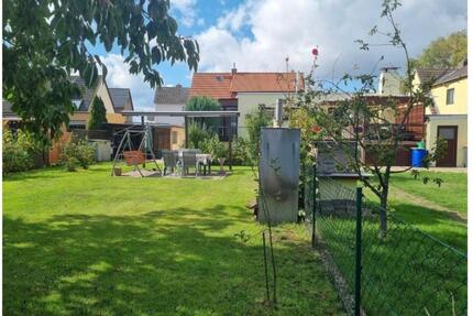 Zweifamilienhaus mit zwei getrennten Eigentumswohnungen ab.279…. - Ronnenberg