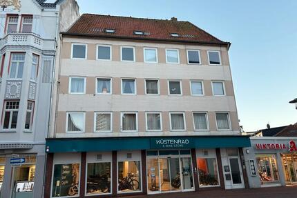 Eine sanierte 5 Zimmer Wohnung mit Balkon - Itzehoe