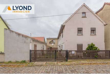 Haus zum Kaufen in Lützen 75.000,00 € 230 m²