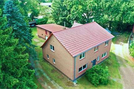 Haus zum Kaufen in Groß Oesingen 249.000,00 € 273 m²