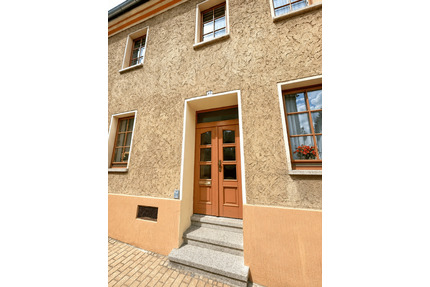 Stadthaus mit Innenhof, Werkstatt & großer Dachterrasse – mitten in Meerane