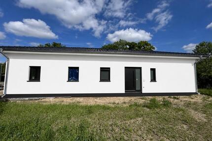 Neubau Bungalow in Uelzen . SolaranlageAuf 137m2 Wohnfläche . - Rätzlingen