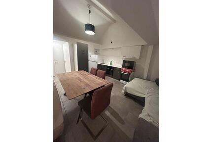 2-Zimmer DG Wohnung in RÜ, 900€ kalt - Rüsselsheim am Main