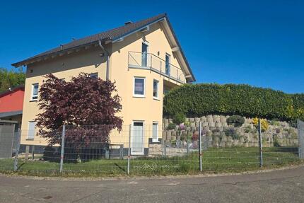 schöne Helle 2 Zimmerwohnung in Walzbachtal (komplett möbliert)