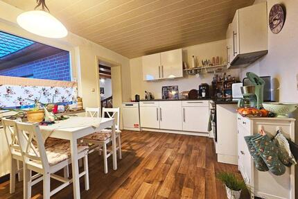 Attraktive 3,5-Zimmer-Dachgeschosswohnung mit Garten & Carport - Hoya