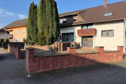 Bruchmühlbach-Miesau: Großzügiges Zweifamilienhaus mit Einzimmerapartment