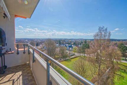 Helle 3 Zimmerwohnung mit Ausblick, Aufzug und Tiefgaragen-Box - Villingen-Schwenningen