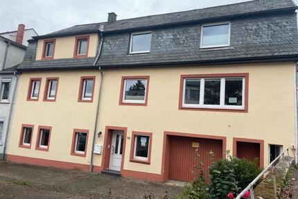 Großes Einfamilienhaus mit Garten, Küche und Möbeln - Manderscheid