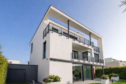 Haus zum Kaufen in Frankfurt am Main 3.150.000,00 € 362 m²