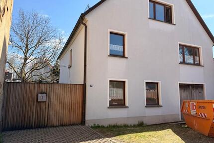 Einfamilienhaus und Doppelhaushälfte - Hainichen