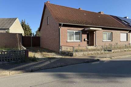 Haus zum Kaufen in Apenburg 80.000,00 € 125.8 m²