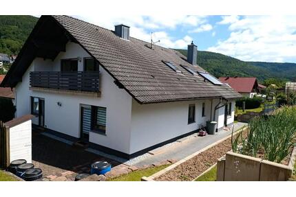 1-2 Familienhaus mit Traumgarten, Erstbezug DG und 3 Garagen - Schneeberg
