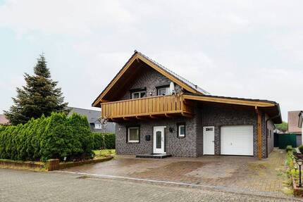 Modernisiertes Einfamilienhaus mit Wintergarten, Sauna & umlaufender Terrasse - Diepholz