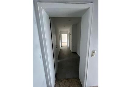 Sehr schöne 3 Zimmer, 1 Küche und Bad Wohnung - Dittelbrunn