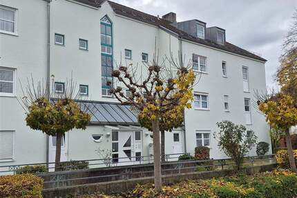 Schöne 4-Zi.-DG-WOHNUNG mit Balkon u. TG-Stellpl., Nähe Stadtplatz EGGENFELDEN (vermietet)