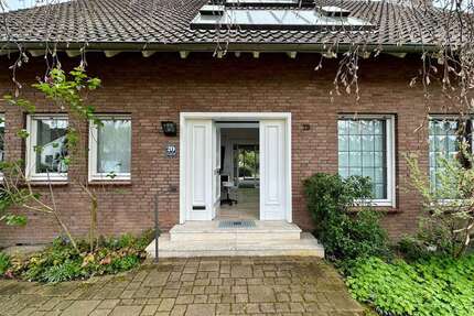 Haus zum Kaufen in Kamp-Lintfort 649.000,00 € 264 m²