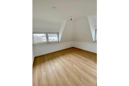 Helle 4 Zimmer DG Wohnung in Stuttgart Ost