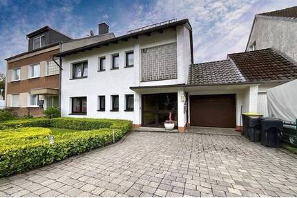 Gepflegtes Wohnhaus mit zwei Hauptwohnungen, zusätzlicher Dachgeschossnutzung und neuer Pelletheizung in Breckerfeld