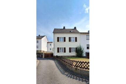 Ruhig gelegenes Haus mit Scheune und Innenhof, Nähe Koblenz