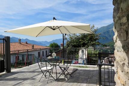 Moderne Ferienwohnung im Bergdorf am Comer See - 